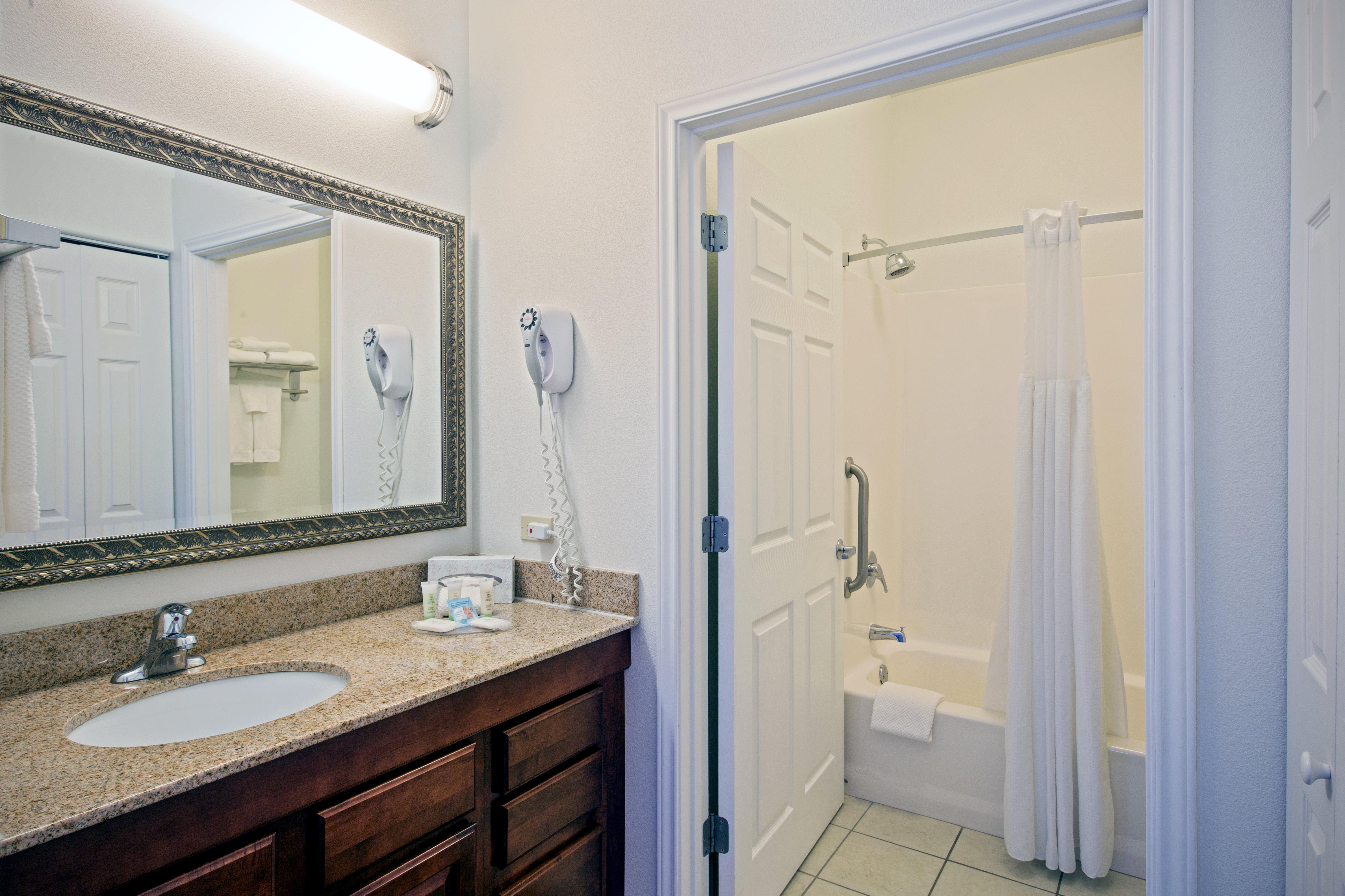 Staybridge Suites Rockford By Ihg Exterior foto