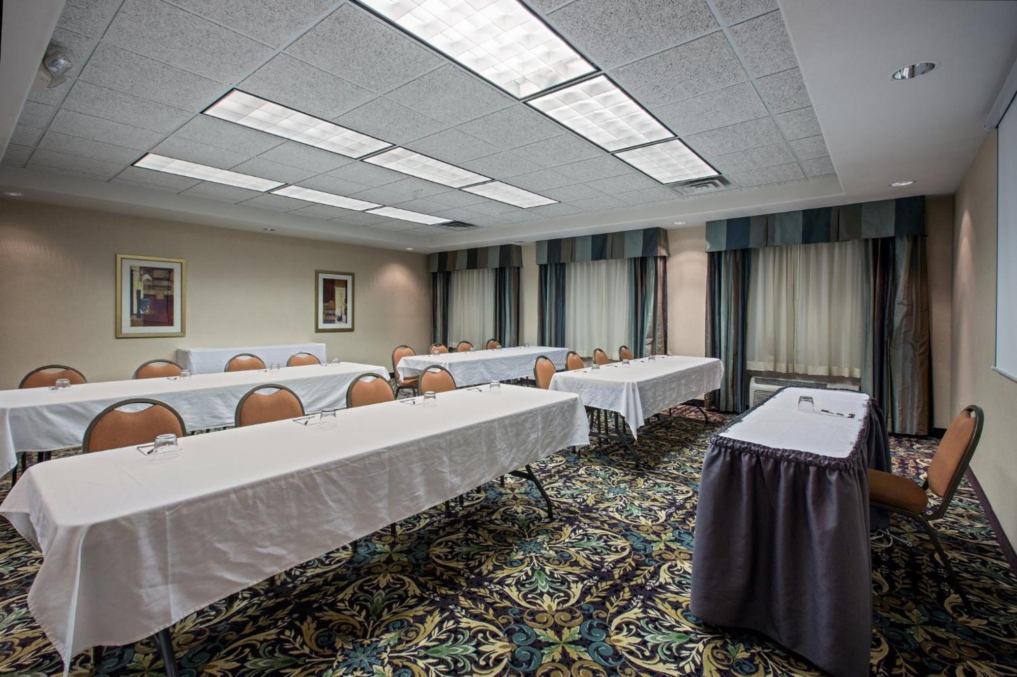 Staybridge Suites Rockford By Ihg Exterior foto