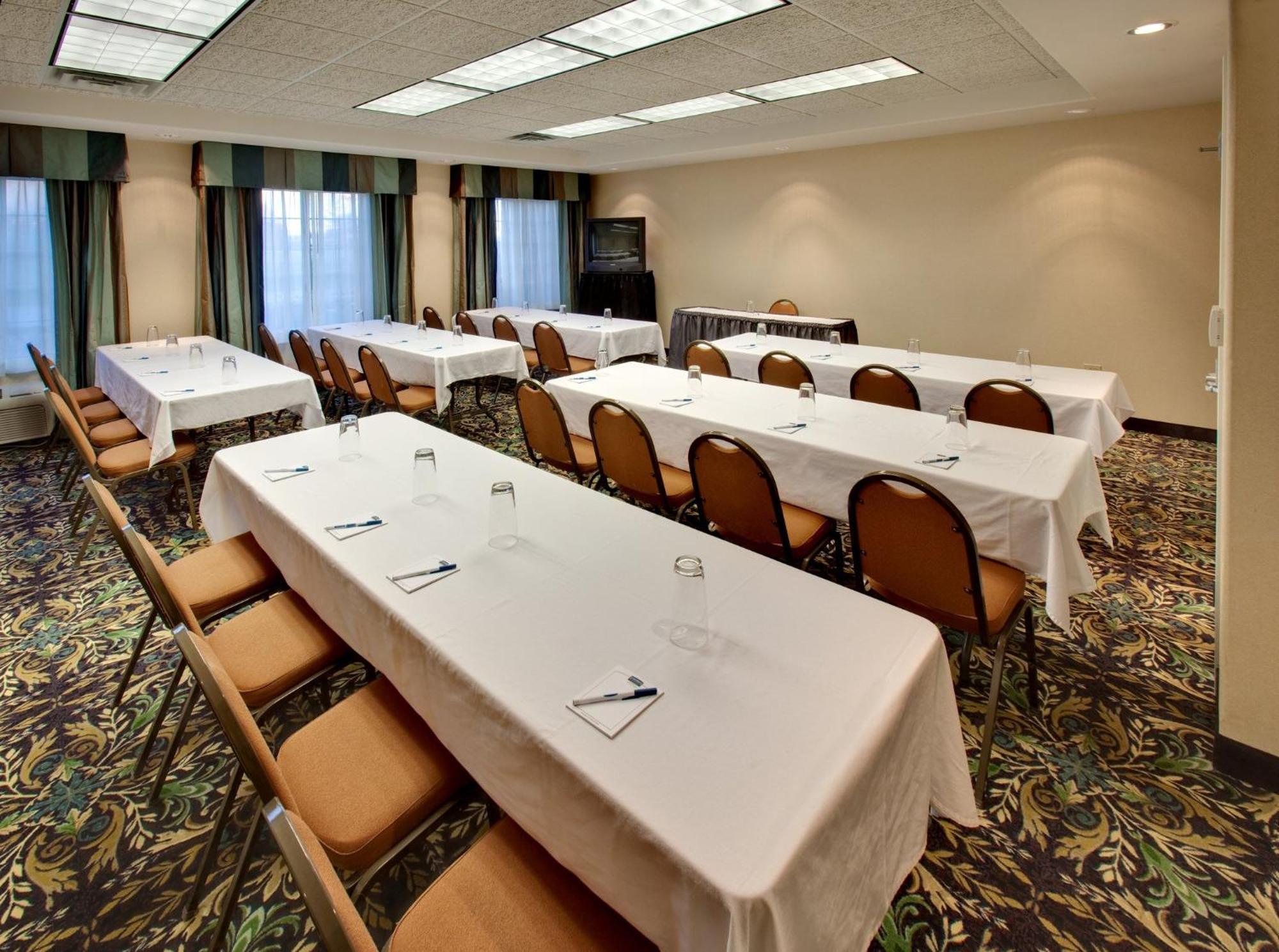 Staybridge Suites Rockford By Ihg Exterior foto